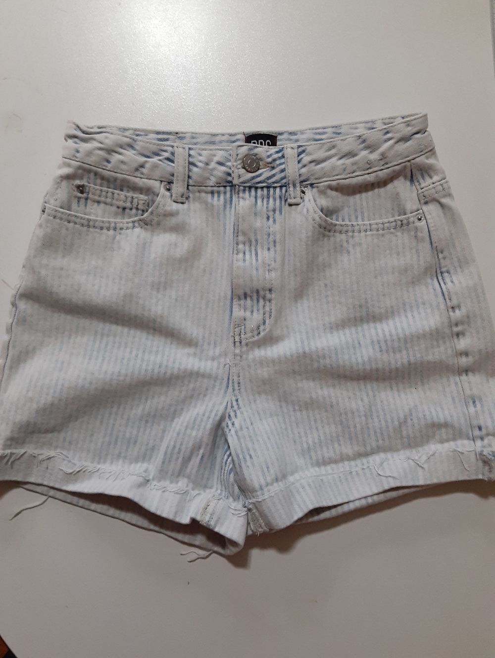 BDG High Rise Mom Shorts Striped Denim Raw Hem Size 27 90s